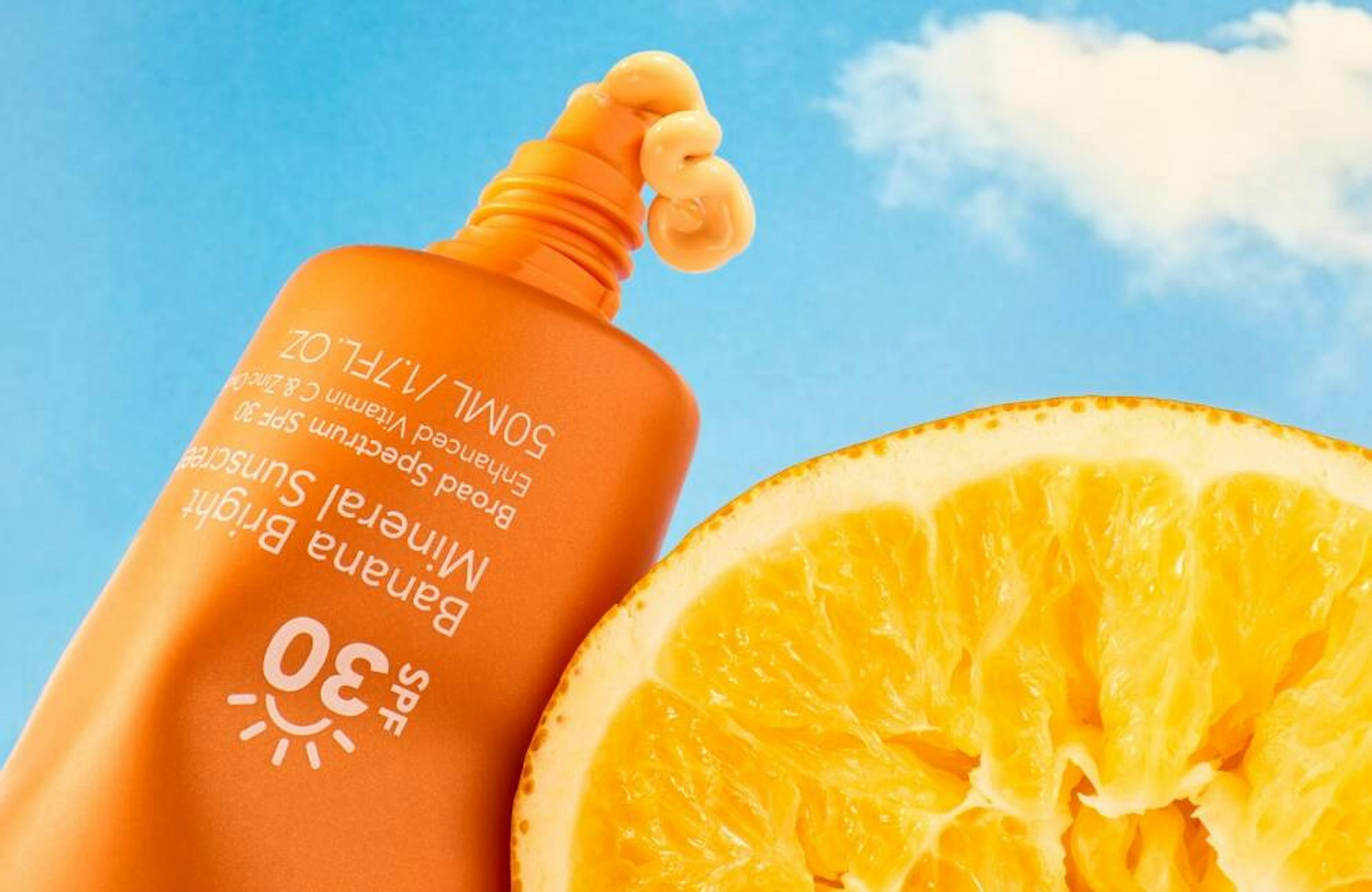 バナナブライト ミネラルサンスクリーン SPF30 © OLEHENRIKSEN